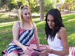 Grosse bite, Noire, Noir ébène, Femelle, Hard, Lesbienne, Adolescente, Nénés