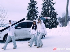 Arsch, Schwarz, Blondine, Blasen, Europäisch, Fingern, Im freien, Kurzes haar