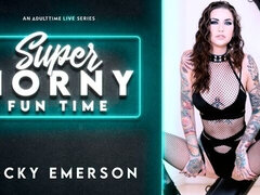 Mamada, Abierta, Gafas, Pajear, Madres para coger, Solo, Tatuaje, Tetas