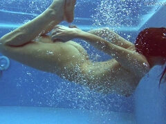 Nice Lina Mercury and Mercury - very hot brunette dirt - Underwater Show