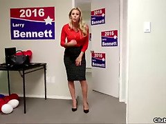 Grote mammen, Blond, Rondborstig, Handbeurt, Moeder die ik wil neuken, Moeder, Kut duiken, Stiefmoeder