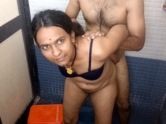 Cuarto de baño, Mamada, Hablar sucio, Indio, Besar, Desnudo, Sexo fuerte, Inodoro