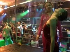 Blond, Aangekleed, Dansen, Interraciaal, Zoenen, Feest, Pornster, Swinger