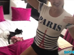 Gros cul, Sucer une bite, Brunette brune, Rondelette, En levrette, Faciale, Culottes ou slips, Pigtail