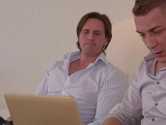 18 ans, Sucer une bite, Éjaculer dans la bouche, Petite amie, Hard, Mère que j'aimerais baiser, Rousse roux, Plan cul à trois