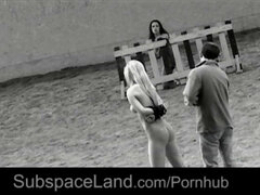 Gros seins, Blonde, Sucer une bite, Brunette brune, Tchèque, En levrette, Public, Fessée