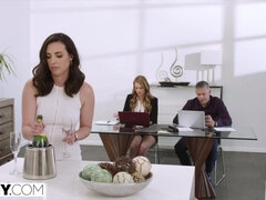 Большая жопа, Парочка, Глубокая глотка, Сперма на лице, Лизание, Киски, Наездница, Втроем