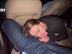 Amateur, Sucer une bite, Voiture, Couple, Tir de sperme, Hard, Pov, Public