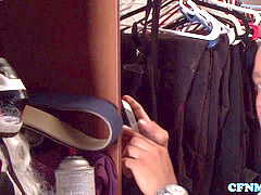 Одетые девушки голые парни, Женское доминирование, Групповуха