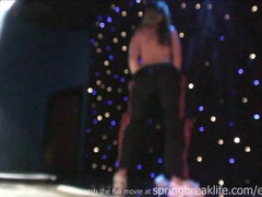 Enthousiasteling, Universiteit, Flashing, Vriendin, Buiten, Openbaar, Student, Tiener