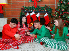 Sucer une bite, Brunette brune, Le plan cul à quatre