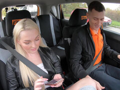 Blonde, Voiture, Première fois, Cuir, Chatte, Chaussettes, Étudiant, Nénés