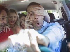 Cul, Sucer une bite, En levrette, Le plan cul à quatre, Petite amie, Branlette thaïlandaise, Orgie, Adolescente