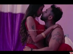 Glamour Indian MILF amazing porn video