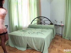 Gros seins, Brunette brune, Plantureuse, Lingerie, Seins naturels, Jarretelles, Nénés