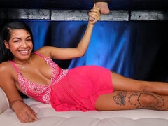 Brunette brune, Trou de la gloire, Branlette thaïlandaise, Masturbation, Seins naturels, Dénudage, Adolescente, Nénés
