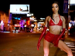 Cul, Sucer une bite, Brunette brune, En levrette, Noir ébène, Faciale, Fille latino, Tatouage