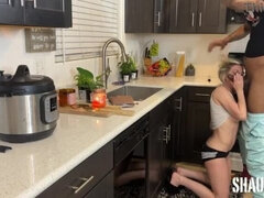 Amateur, Grosse bite, Sucer une bite, Éjaculation interne, Interracial, Cuisine, Monstre, Pute