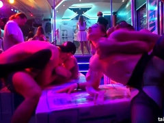 フェラチオ, 衣服着たままセックス, 異人種間, レズビアン, なめる, パーティ, オマンコ, 濡れ