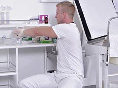 Bruinharig, Arts, Pornster, Speelgoed