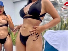 Gros cul, Brunette brune, Attrapée, Masturbation, Orgasme, De plein air, Piscine, Adolescente