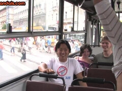 Amateur, Bus, Gorge profonde, Seins naturels, De plein air, Public, Nénés, Pute