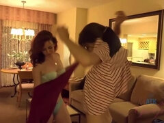 Amateur, Derrière les coulisses, Hd, Lesbienne, Piercing, Pisser, Douche, Maigrichonne