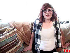 Leie, Schlafzimmer, Fingern, Brille, Riesenschwanz, Transfrau, Solo, Tätowierung