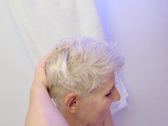 Amateur, Rubia, Mamada, Cabello corto, Ducha