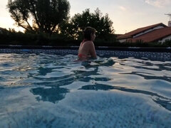 Blonde, Couple, Français, Fait maison, Hongroise, Masturbation, De plein air, Piscine