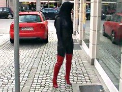 Nana, Latex, Cuir