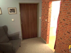 Enthousiasteling, Badkamer, Grote mammen, Bruinharig, Hondjeshouding, Likken, Realiteit, Tatoeage