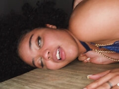 Brunette brune, En levrette, Hard, Chatte, Cheveux courts