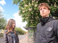 18 jaar, Enthousiasteling, Pijpbeurt, Bruinharig, Stel, Lul, Zuigen, Tieten likken