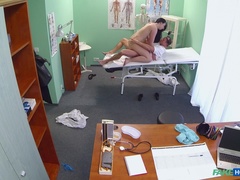 Leie, Besamung, Arzt, Hundestellung, Fingern, Krankenschwester, Titten, Uniform