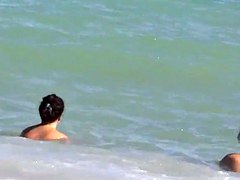 Любители, Пляж, Натуральные сиськи, На природе, На публике, Шпионские видео, Сиськи, Подглядывание