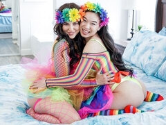 アジア人, 美女, デカ尻, デカチン, フェラチオ, バック, 異人種間, ティーン