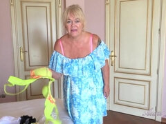 Old GILF Auntie Raz - fat ass blonde homemade sex