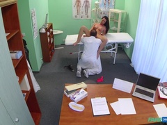 Amateur, Sucer une bite, Médecin, En levrette, Doigter, Bureau, Chatte, Uniforme