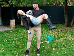 ブロンド, フェラチオ, カワイイ, 手コキする, なめる, 剃毛, ストリッピング, オッパイの