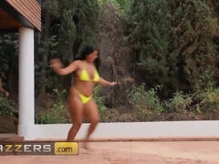 Wet and Wild Threesome: Sheila Ortega, Amy Amor, and Jordi in a Juicy Encounter - BrazzersExxtra