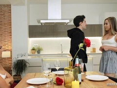 Grote lul, Pijpbeurt, Hondjeshouding, 1 man 2 vrouwen, Likken, Moeder die ik wil neuken, Kut duiken, Tieten likken