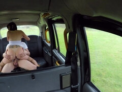 Chica, Mamada, Morena, Coche, Estilo perrito, Madres para coger, Pov, Trio