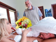 Arsch, Grosse titten, Hundestellung, Behaart, Handjob, Lecken, Milf, Entkleiden