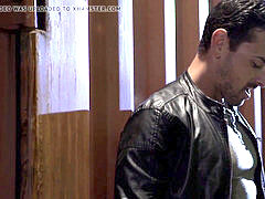 Grosser schwanz, Grosse titten, Britisch, Jeans, Küssen, Im freien