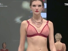 Americano, Europeo, Lencería, Mamá, Flaco, Sexo soft, Tetas, Bajo la falda