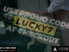 Nana, Brunette brune, En levrette, Pieds, Fétiche, Fétiche des pieds, Branlette thaïlandaise, Avaler