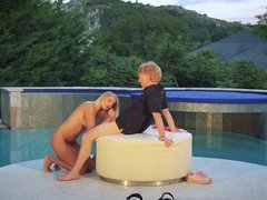 舐める尻, ビキニ, ブロンド, フェラチオ, キス, なめる, 自然山雀, アウトドア