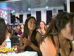 Grosser schwanz, Grosse titten, Blasen, Aufs gesicht abspritzen, Handjob, Hd, Ablutschen, Titten