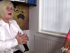 Arts, Zoenen, Ondergoed, Rijpe lesbienne, Tepels, Nylonstof, Kousen, Vrouw